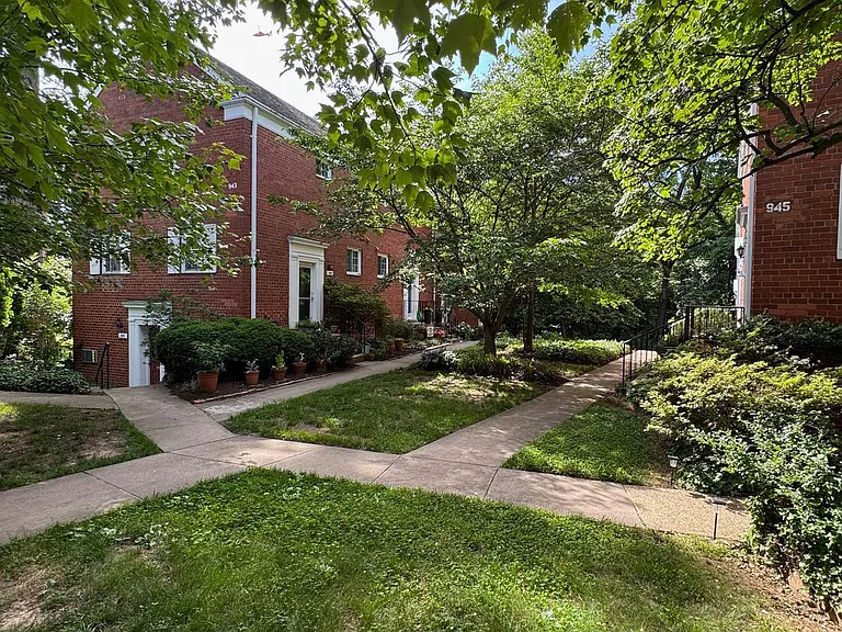 1553 Mount Eagle Pl — Photo 4