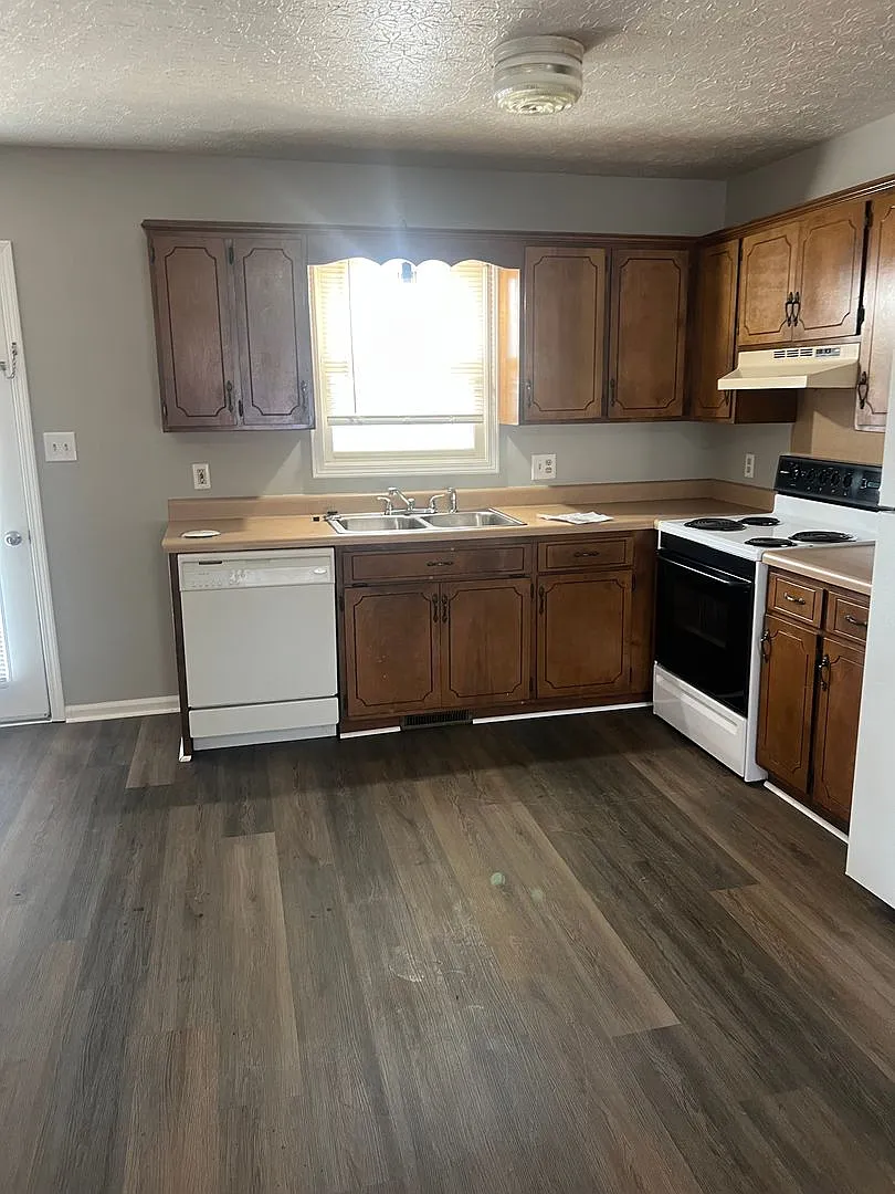 101 John Paul Rd — Photo 2