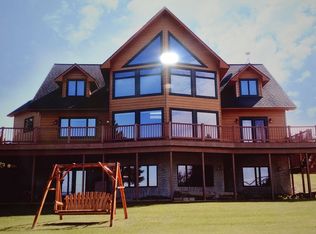 929 Needle Point Dr, Cheboygan, MI 49721