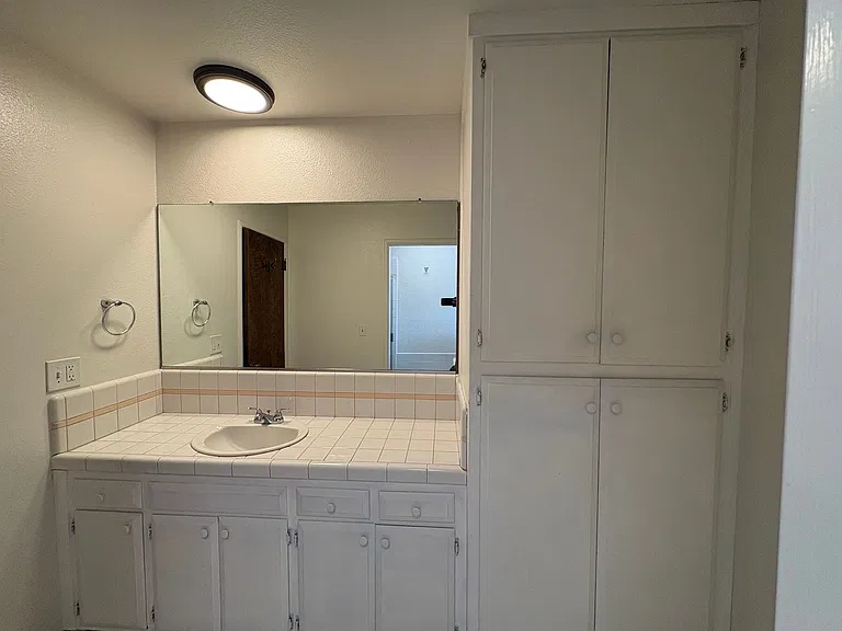 2232 E Paradise Ave — Photo 21