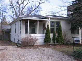 713 Sheridan Rd, Lake Bluff, IL 60044