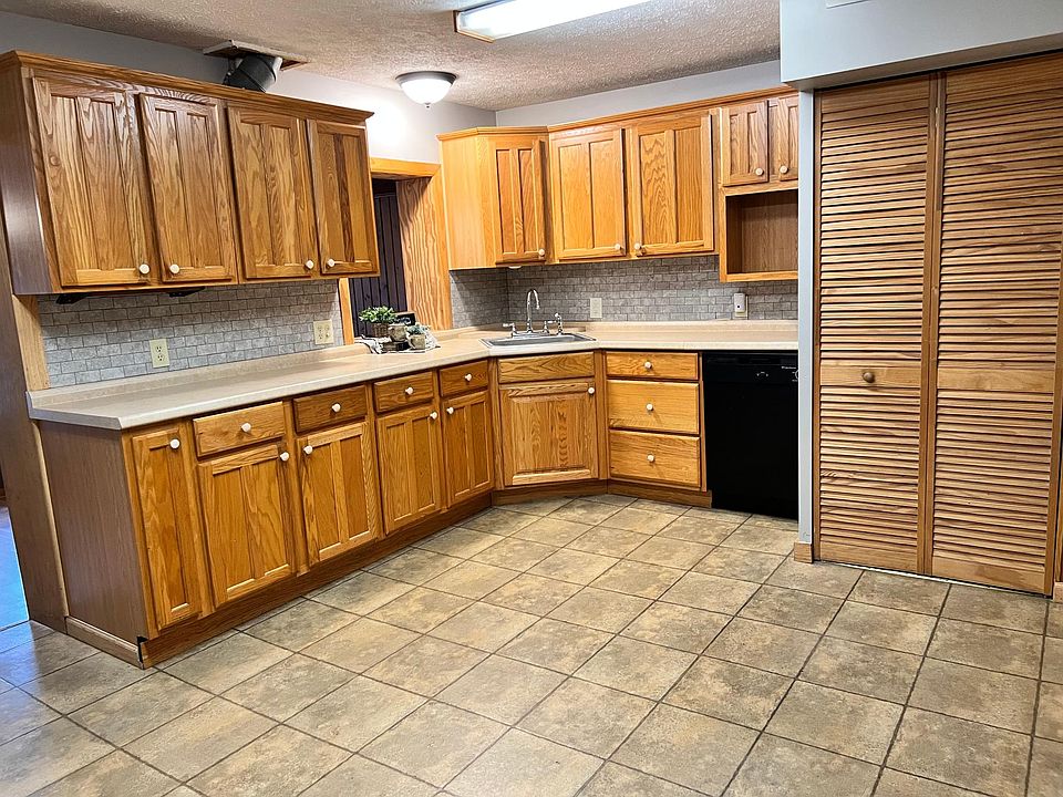 1st image of 35 W Main St