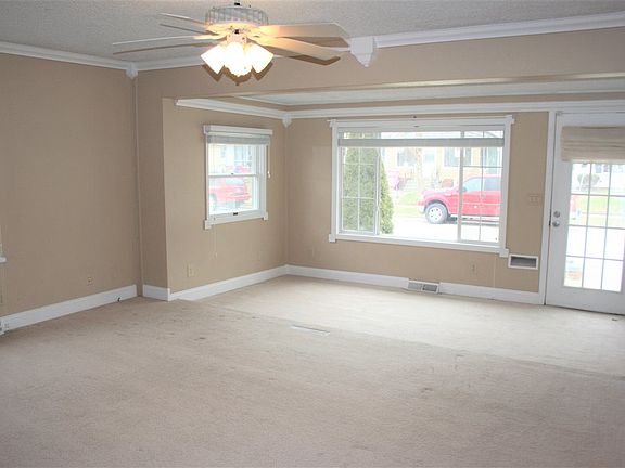 2nd image of 1827 E Bowman St