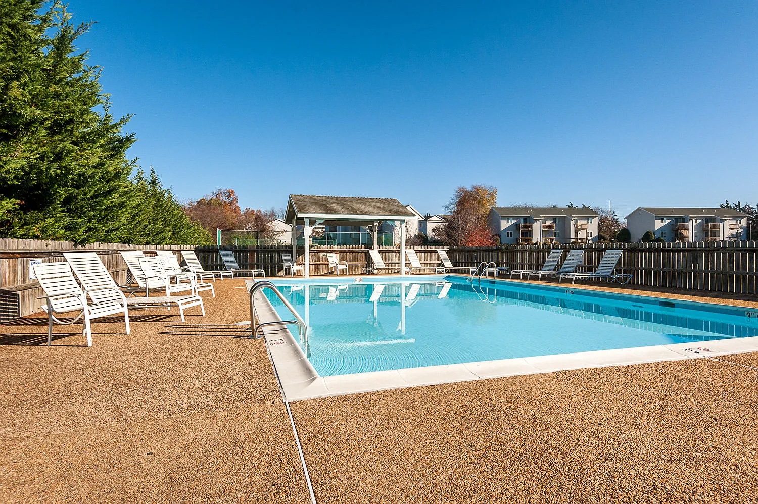 Longview Oaks Apartments — Photo 2