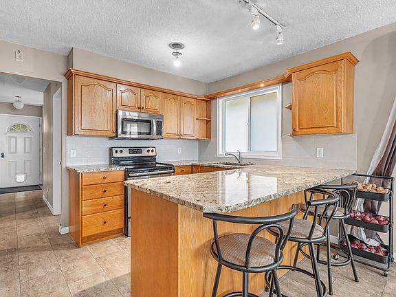 5th image of 1525 Friesen Rd