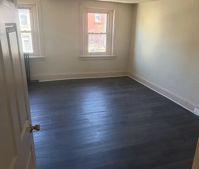 352 1/2 E Airy St — Photo 9