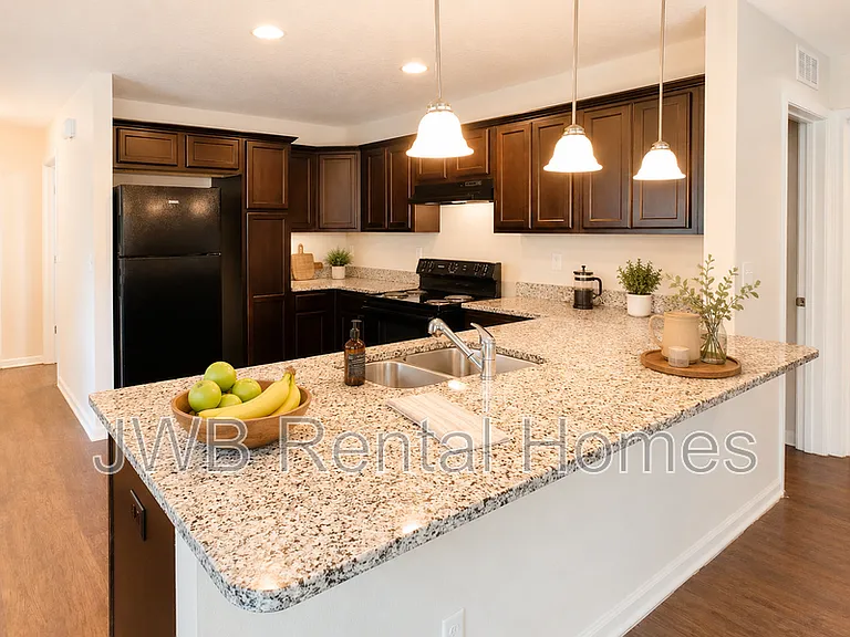 2042 Sheridan St — Photo 3