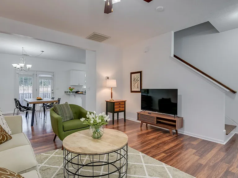 212 Full Circle Dr — Photo 5