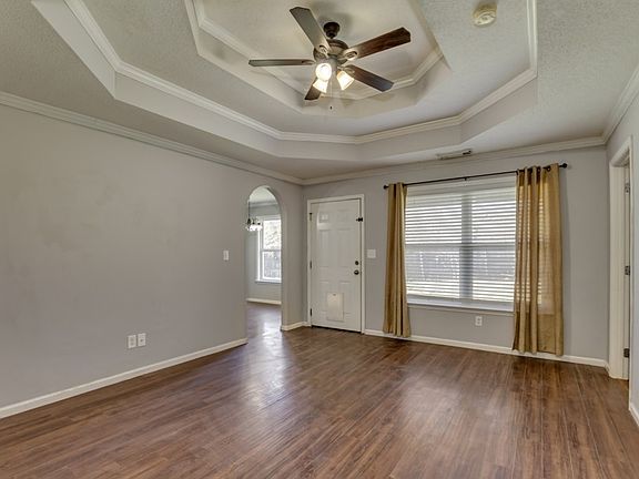 4th image of 18436 Thoroughbred Dr