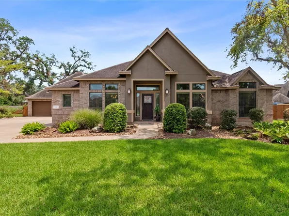 55 Canyon Oak Ct, Lake Jackson, TX 77566