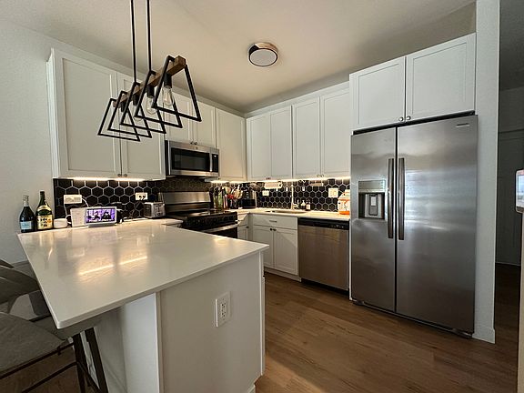 4th image of 639 N Lawndale Ave