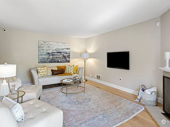 5th image of 10415 NE 32nd Place #E102