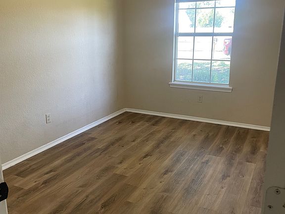 2nd image of 802 S 38th St