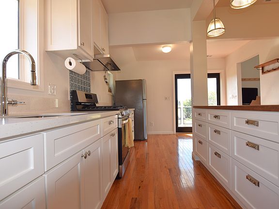 2nd image of 2615 Fremont Dr
