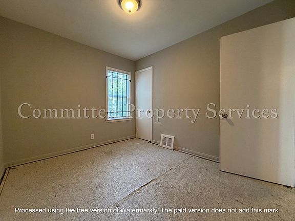 5th image of 19739 Oakfield St