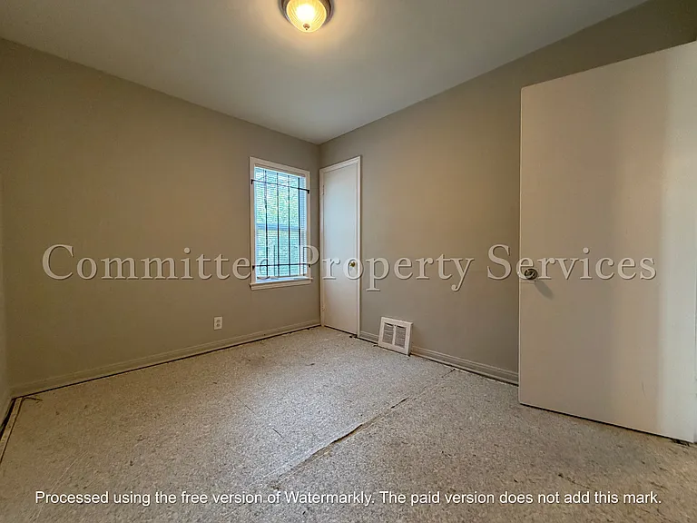 19739 Oakfield St — Photo 5