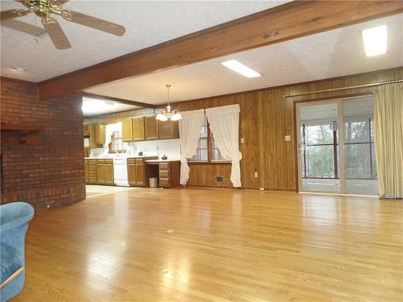 4th image of 5676 Woodland Dr