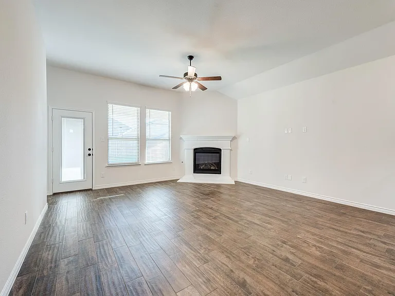 3127 Maverick Dr — Photo 9