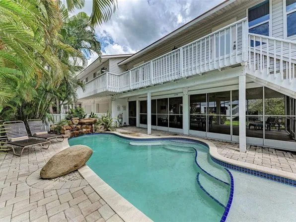 131 White Ave, Holmes Beach, FL 34217