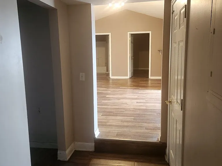1712 Phillip St — Photo 10