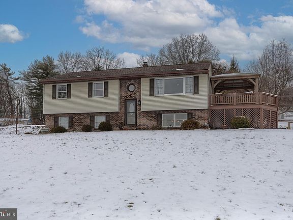 2nd image of 121 Mimosa Ln