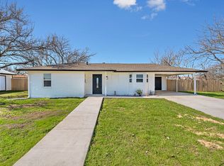 205 Playdium Dr, West, TX 76691