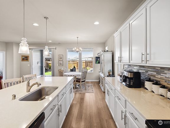 4th image of 14910 183rd Avenue E
