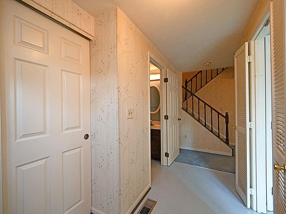 3rd image of 8044 Highfield Ct