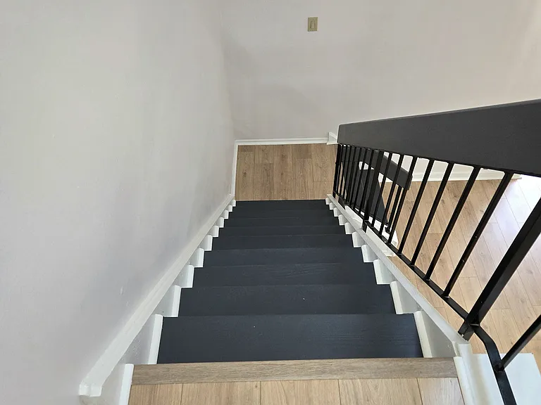 404 Harwood Ct #B — Photo 8