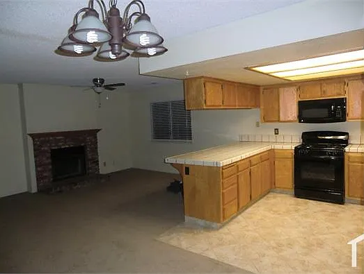 741 E Ivesbrook St — Photo 6