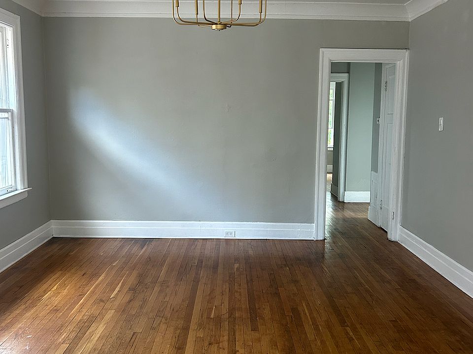 Dining room with open layout, great for dinner with friends and family