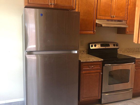 3rd image of 90 Hancock Pl NE