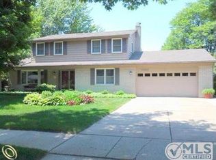 18585 Comstock St, Livonia, MI 48152