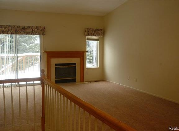 2nd image of 637 Ravencrest Ln