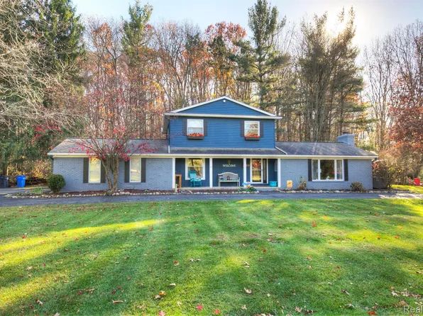 4240 Timberview Dr, Howell, MI 48843