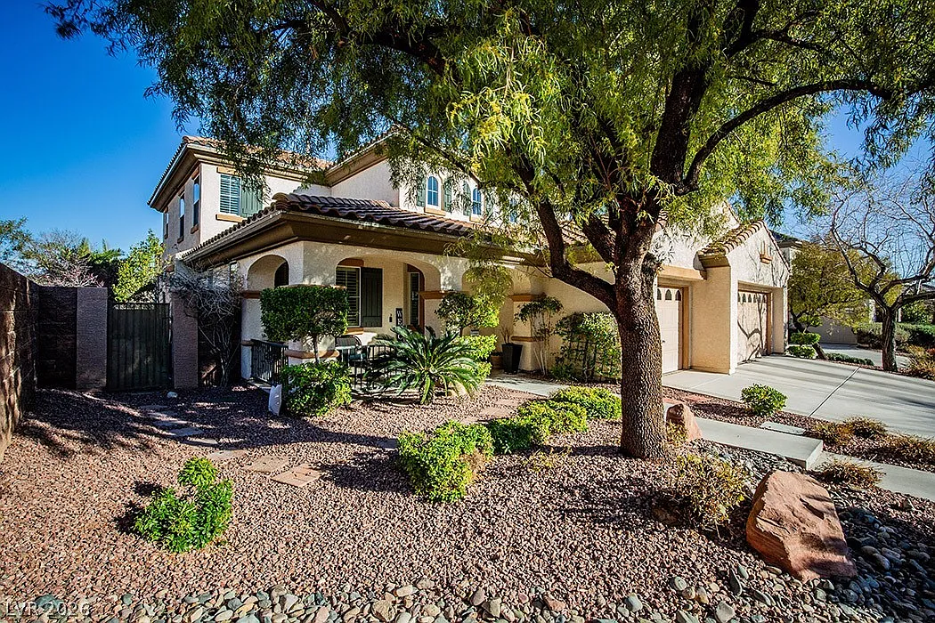 3 bed, 3.0 bath, 2790 sqft, $4,695 — Photo 3