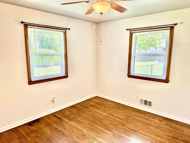 910 Gilbert Ave #1/2 — Photo 6