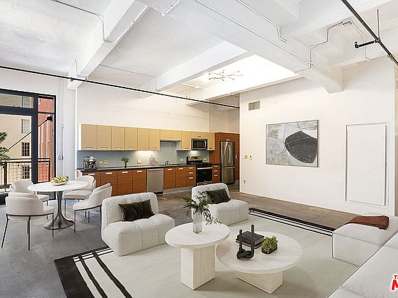 3rd image of 738 S Los Angeles St APT 602