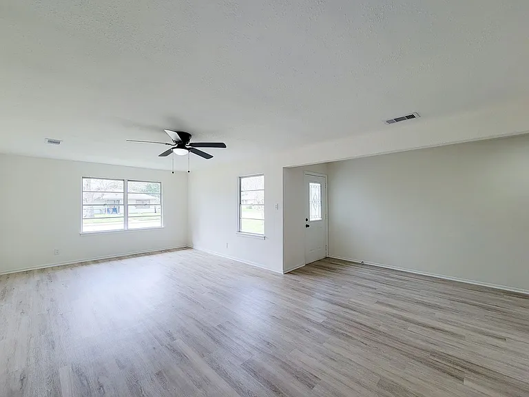 301 Cypress St — Photo 11