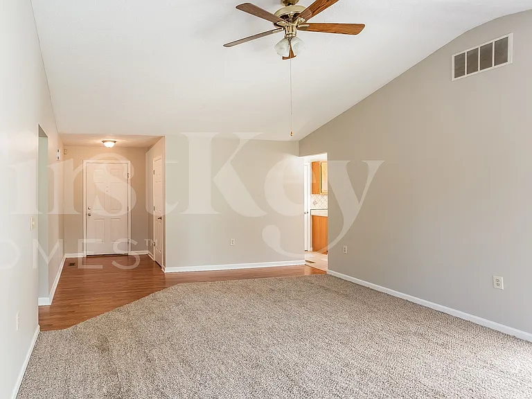 2204 Valley Creek West Ln — Photo 4