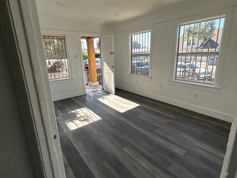 1222 W 88th St — Photo 6