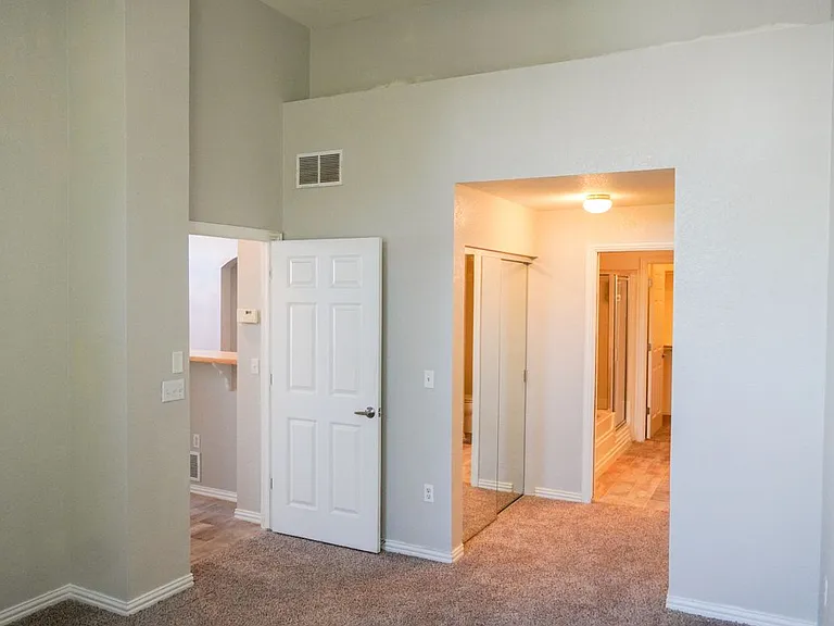 640 S Yarrow St — Photo 7