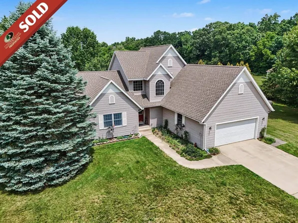 17704 Moorepark Rd, Three Rivers, MI 49093