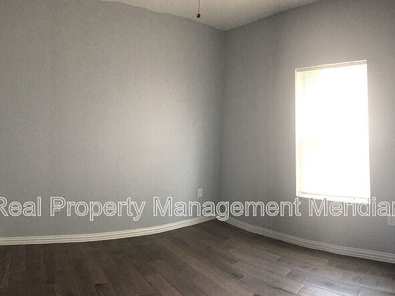 5th image of 3203 McCart Ave