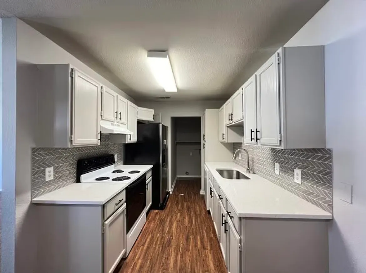 3 bed, 1115 sqft, $1,700 — Photo 2