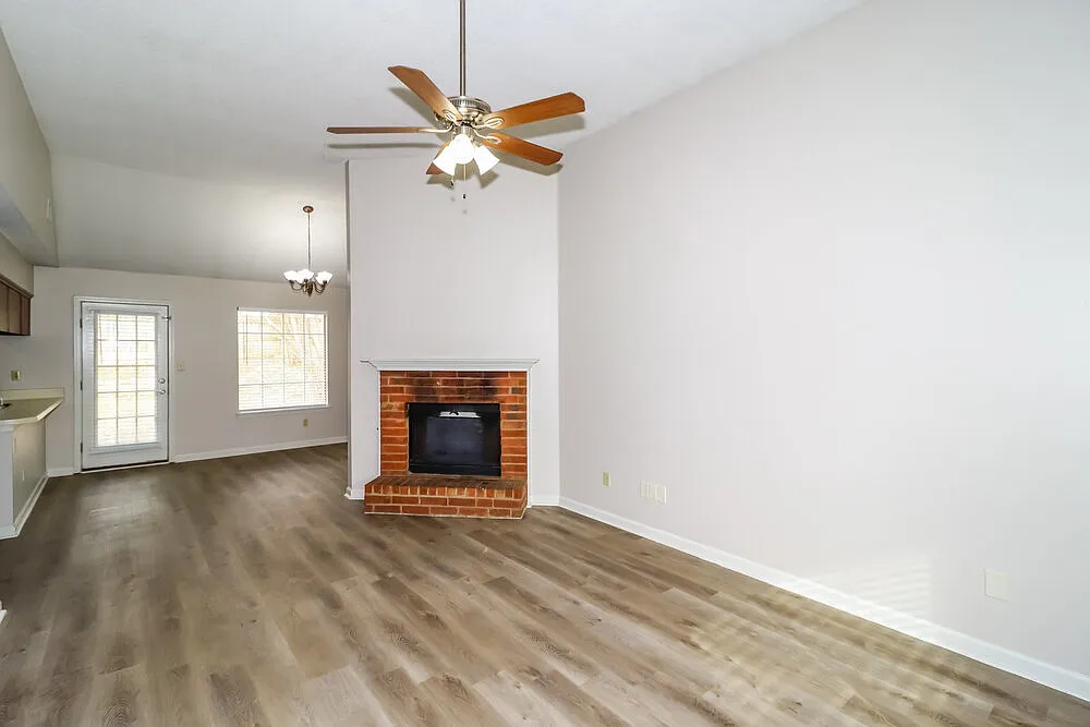 3 bed, 2.0 bath, 1235 sqft, $1,650 — Photo 4