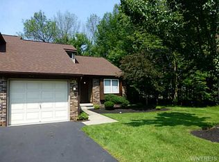 2 Westwood Rd, Lancaster, NY 14086