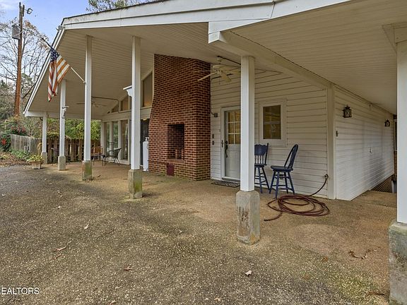 4th image of 2025 Woodson Dr
