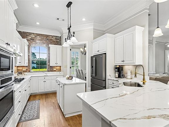 5th image of 216 Merion Cir