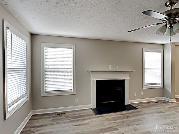 3rd image of 3515 Oak Creek Dr